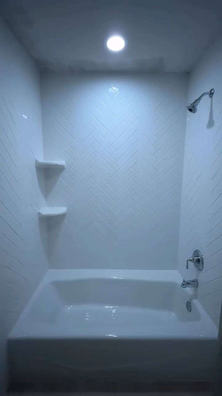 Herringbone tub surround
